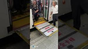 台湾公交车的这个小举措，文明程度至少甩中国十多条街！