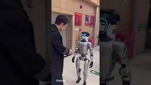 刘谦春晚后台的视频刷屏，超过所有春晚节目！打脸中国！