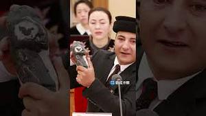 刚刚！新疆人大代表出卖同胞舔习舔共，好恶心！