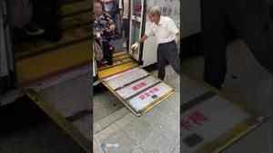 台湾公交车这个小举措，文明程度甩中国至少50年….