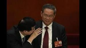 李强把他惹毛了？立遭报复，某常委夺走他一职。美国大使痛责习背信！中国学生赴美禁入理工科。境外势力败了灵隐寺风水！千年古城墙倒塌。大风吹翻火车。长沙水深齐脖子