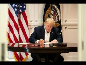 《石涛 News》「10.4 川普最新消息：持续服用雷德西韦 没有任何并发症」周六下午持续办公 与参议院领袖通话 医院特护区自由走动「判断：周三左右可以返回白宫」（04/10）