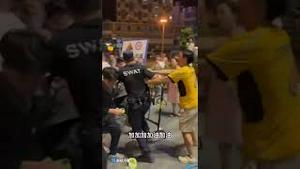 民愤暴发！四川江油大量被抓捕的市民们被装进运猪车运走。